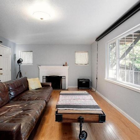 Large 1 Bedroom Apartment, Home Theater, Fireplace Berkeley Bagian luar foto