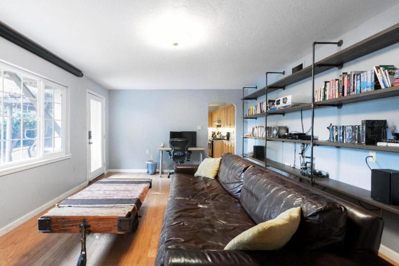 Large 1 Bedroom Apartment, Home Theater, Fireplace Berkeley Bagian luar foto