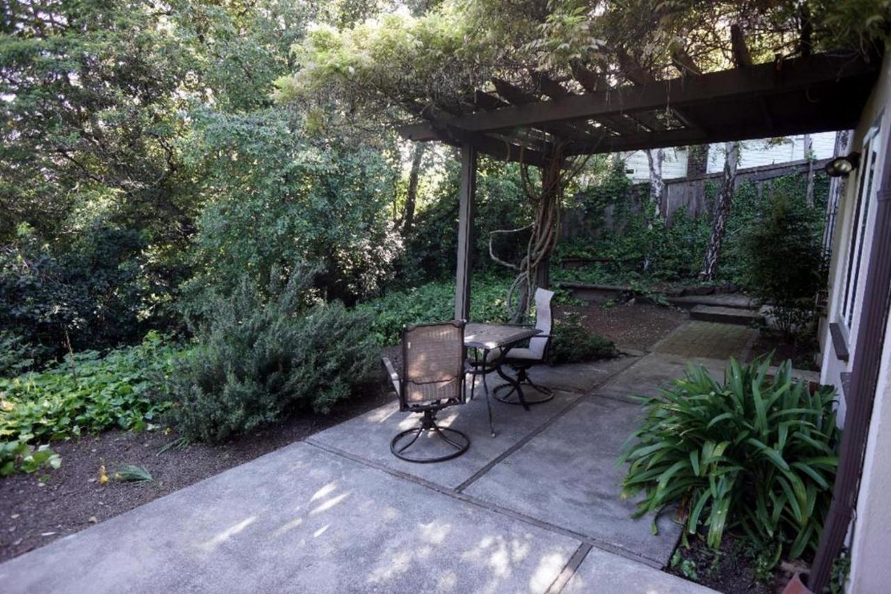 Large 1 Bedroom Apartment, Home Theater, Fireplace Berkeley Bagian luar foto
