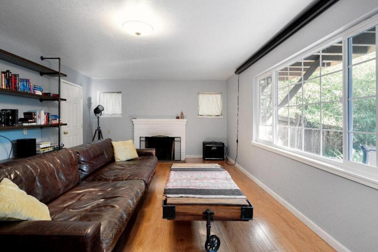 Large 1 Bedroom Apartment, Home Theater, Fireplace Berkeley Bagian luar foto